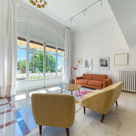 Stylish Apartement In Historical