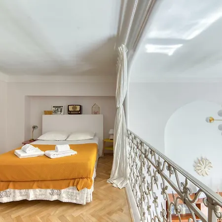 Stylish Apartement In Historical